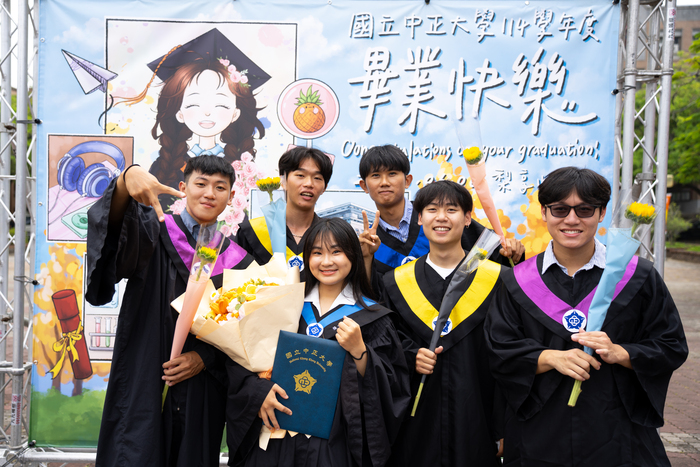 中正大學畢業典禮隆重登場！前 Google 台灣總經理簡立峰勉勵學子成為AI的指揮家