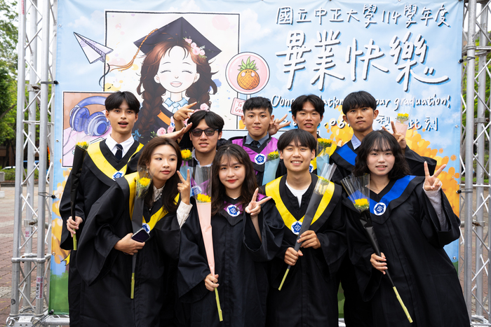 中正大學畢業典禮隆重登場！前 Google 台灣總經理簡立峰勉勵學子成為AI的指揮家