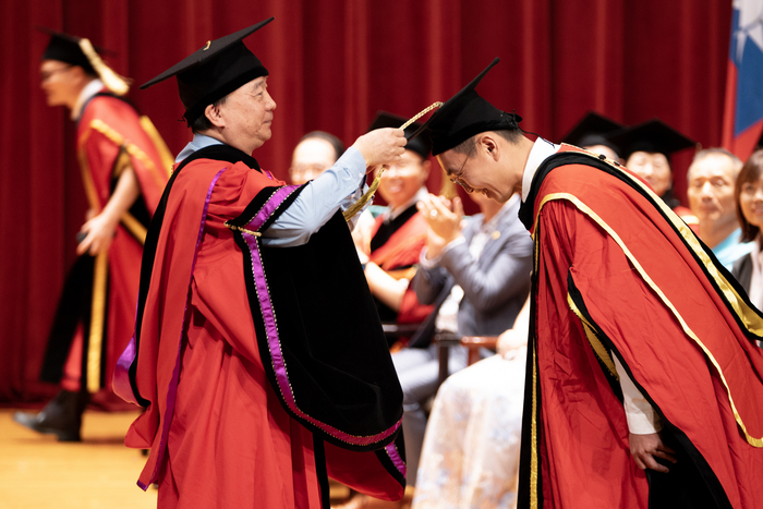 中正大學畢業典禮隆重登場！前 Google 台灣總經理簡立峰勉勵學子成為AI的指揮家