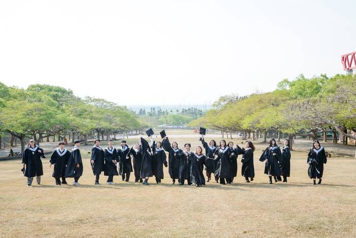 中正大學畢業典禮隆重登場！前 Google 台灣總經理簡立峰勉勵學子成為AI的指揮家