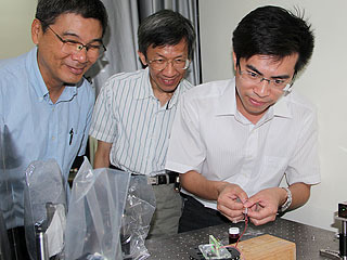 中正大學研究團隊奪發明展金牌　研發10分鐘內快篩客製化生醫晶片