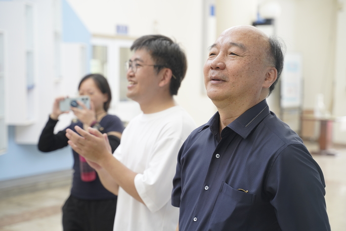 丹娜絲後重建　慈濟國際學生與中正師生超過百人協力清理校園圖片