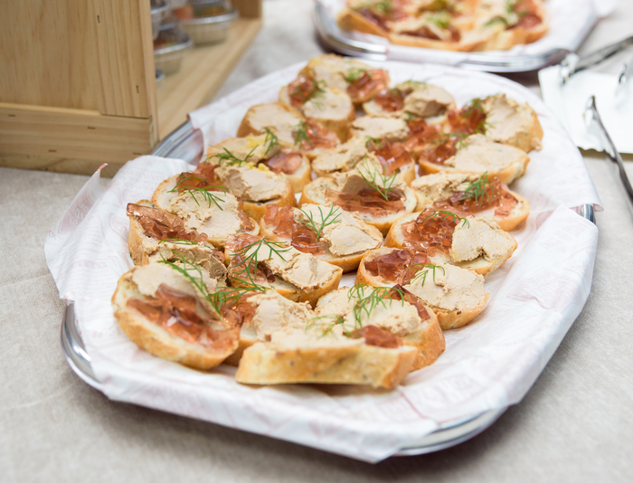 中正大學輔導青創團隊　發表樂齡族專屬的法國旅遊方案