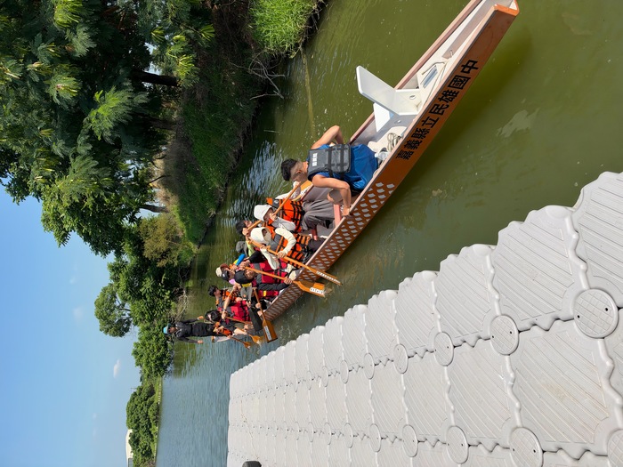 Experience Kayaking and Mutual Love! CCU's 'Great Love Kayaking' Event Debuts in Xingang, Welcoming Over 100 Participants for an Autumn Cultural and Water Sports Journey
