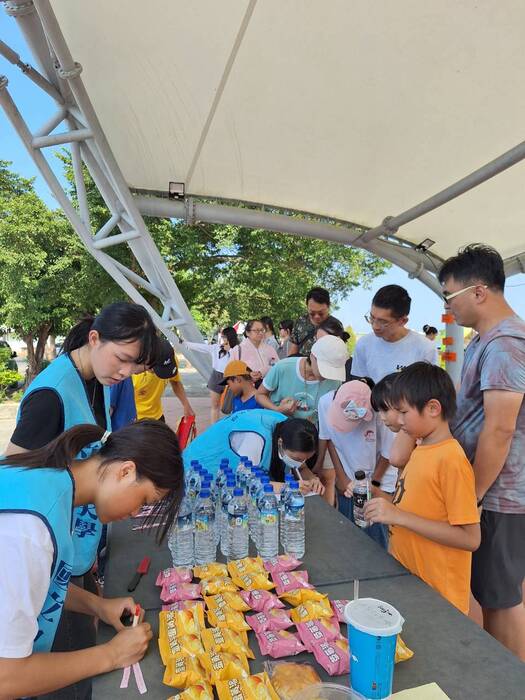 Experience Kayaking and Mutual Love! CCU's 'Great Love Kayaking' Event Debuts in Xingang, Welcoming Over 100 Participants for an Autumn Cultural and Water Sports Journey