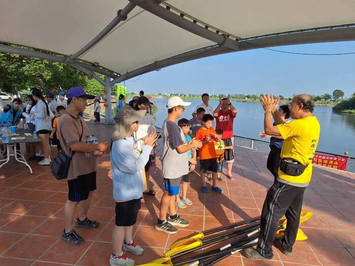 Experience Kayaking and Mutual Love! CCU's 'Great Love Kayaking' Event Debuts in Xingang, Welcoming Over 100 Participants for an Autumn Cultural and Water Sports Journey