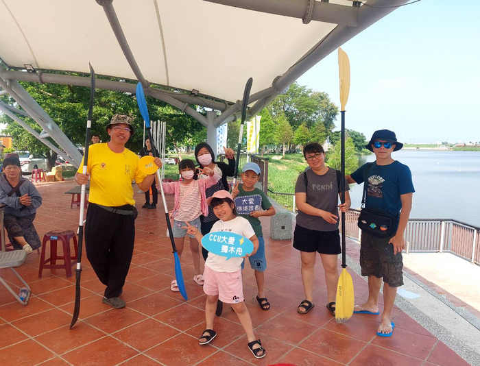 Rowing for Love and Learning to Communicate: CCU Event at Datan Xingang Sets Hearts in Motion