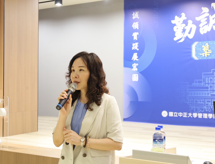 企管系「勤誠講座」登場！展晟照明集團擔綱首場演講