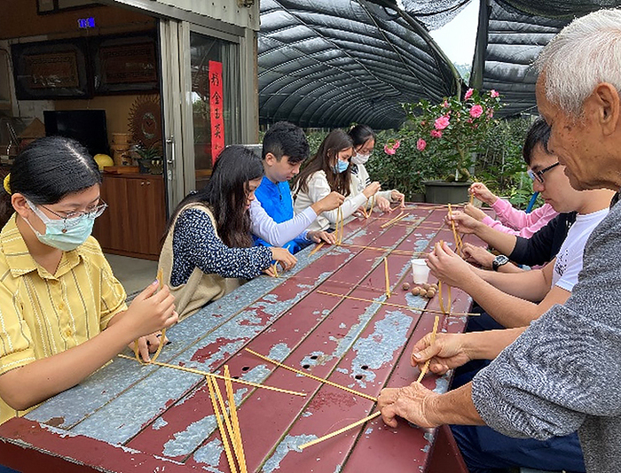 National Chung Cheng University’s USR Project Cares for Local Elderly Community, Youth and Elders join hands to dance and Win the Award