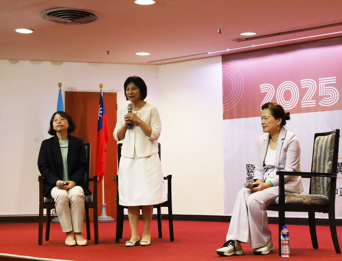 中正企管系「勤誠講座」登場　前經濟部長王美花擔綱首場演講
