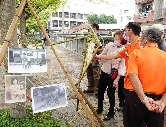 走進豐收社區憶當年　中正大學辦民雄老照片戶外展