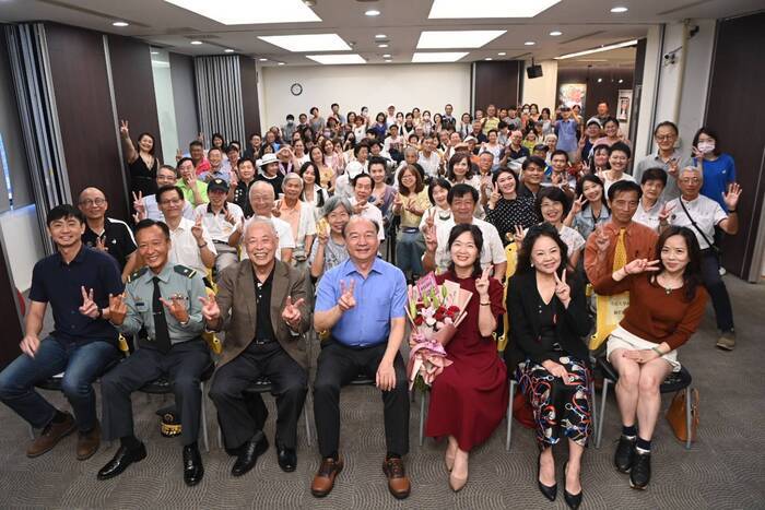 CCU Hosted “Brushstrokes of Time: An Exhibition of Oil Paintings by Artist-in-Residence Ting-Se Liu” and Art Donation Ceremony