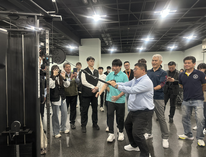 中正大學迎接運動幣　卓榮泰院長視察鼓勵全民運動消費