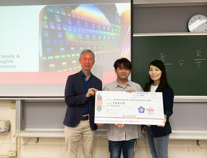 National Chung Cheng University and TSMC Partner to Promote Interdisciplinary Talent Development: First Dual Degree Scholarship Awarded to Encourage Non-STEM Students to Explore Science and Technology