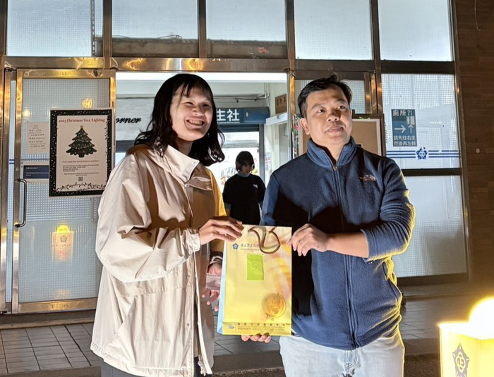 中正大學師生齊聲倒數　點亮首棵校園聖誕樹 共迎溫馨歲末