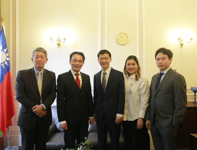 駐英國台北代表處（公使）、歐洲復興開發銀行