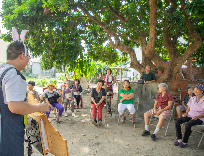 「綠照顧」團隊辦理【銀髮繪本說書】