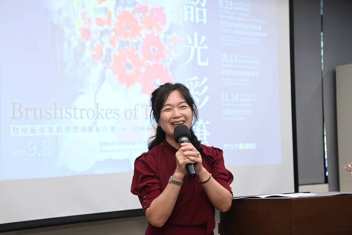 「韶光彩筆」油畫展暨贈畫儀式　駐校藝術家劉婷瑟捐作《鳥店三》典藏中正大學圖片