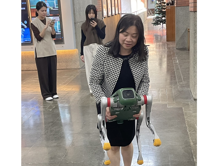 中正大學管理學院攜手震旦集團關係企業　導入AI工具與人才培育
